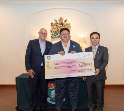 Cheque presentation (from right): Professor Xiang Zhang, President and Vice-Chancellor, HKU; Mr David Chang, Founder, Tigillus Foundation Limited, and Mr Derek Gobel, Director, Tigillus Foundation Limited